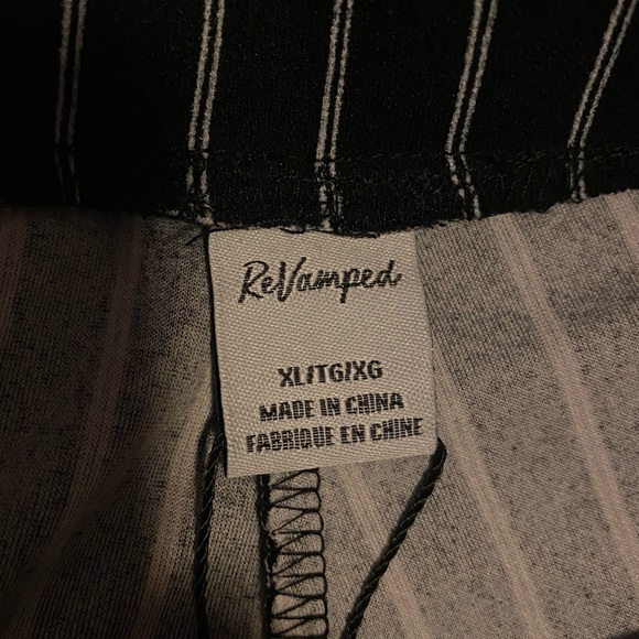 Shorts - Picture 5 of 9